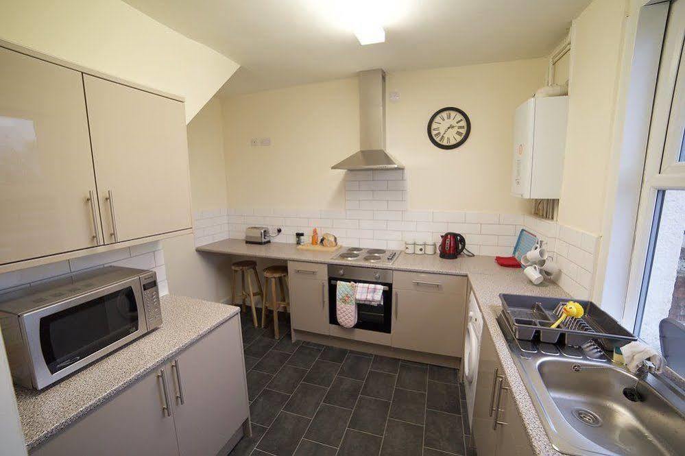 Bristol Serviced Lets - 152/154 Bath Road Bagian luar foto